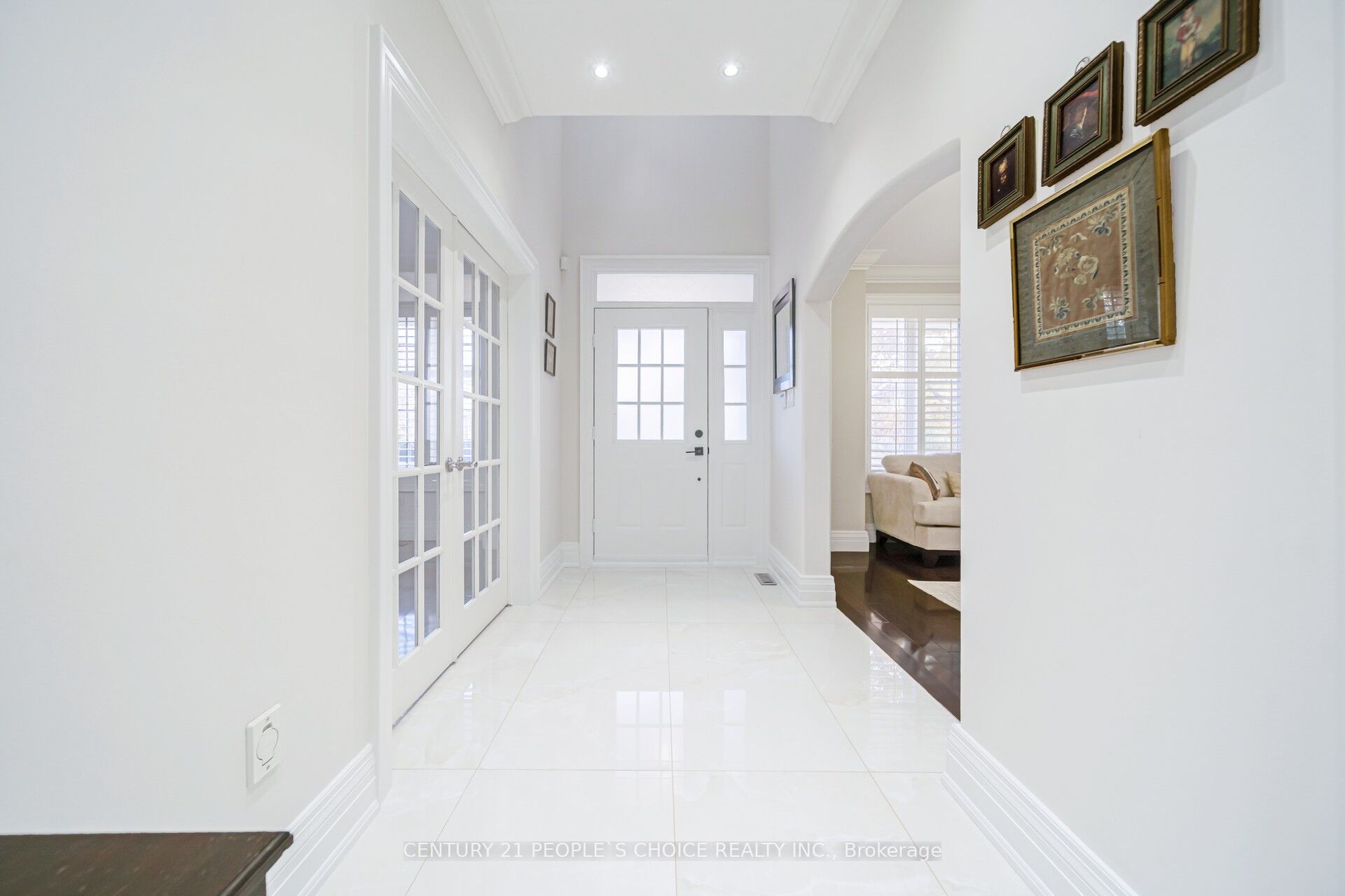 915 Gaslight Way