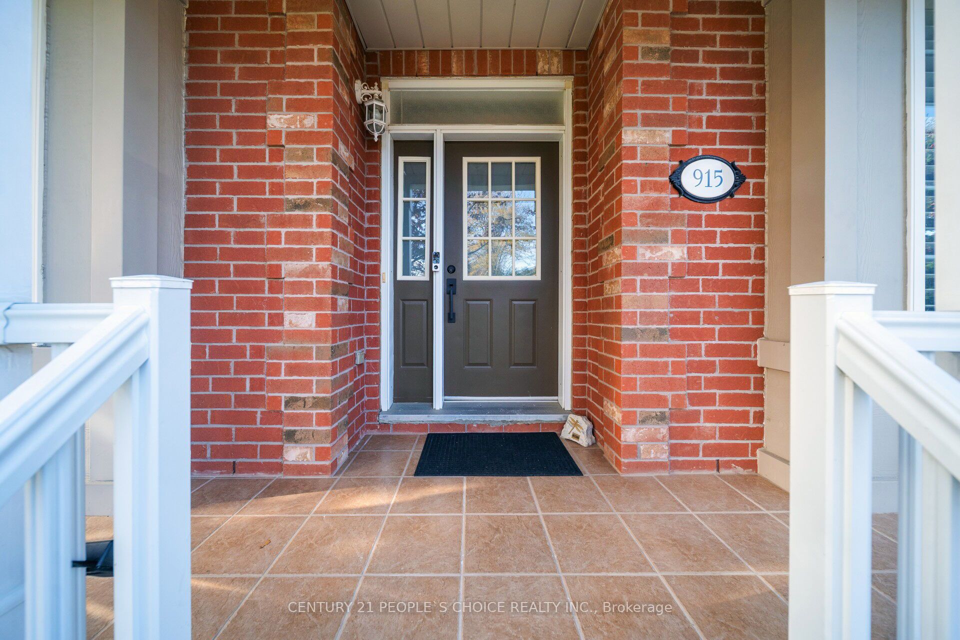 915 Gaslight Way
