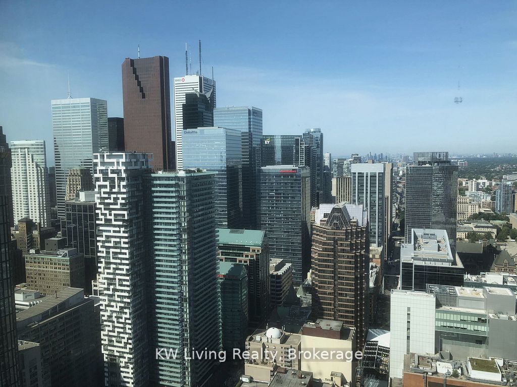 Photo 1 of 18 — 88 Queen Street E 5609, Toronto, ON M5C 0B6