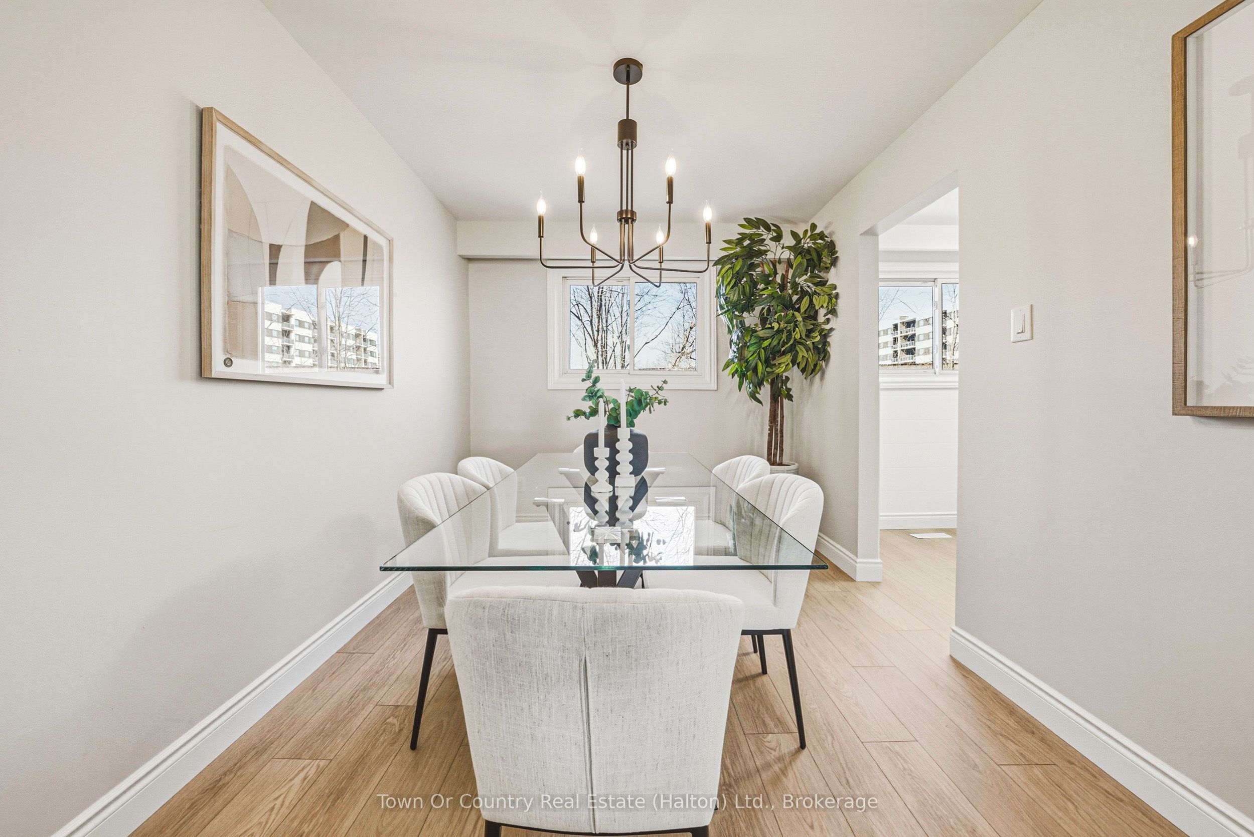 64 Bronte Street S 2