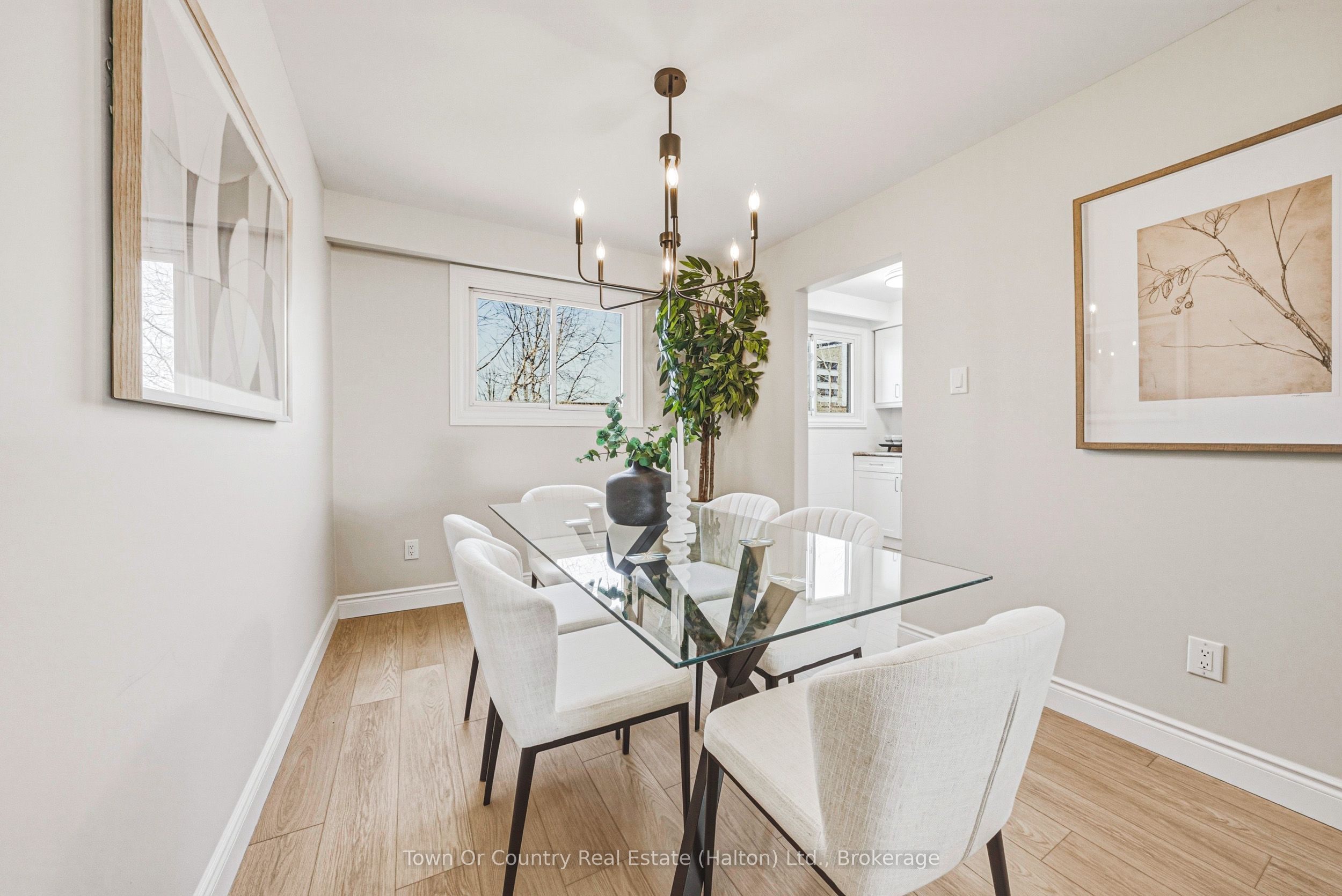 64 Bronte Street S 2