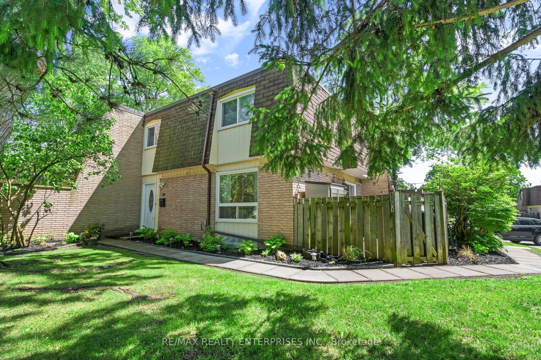 685 Francis Road 1
