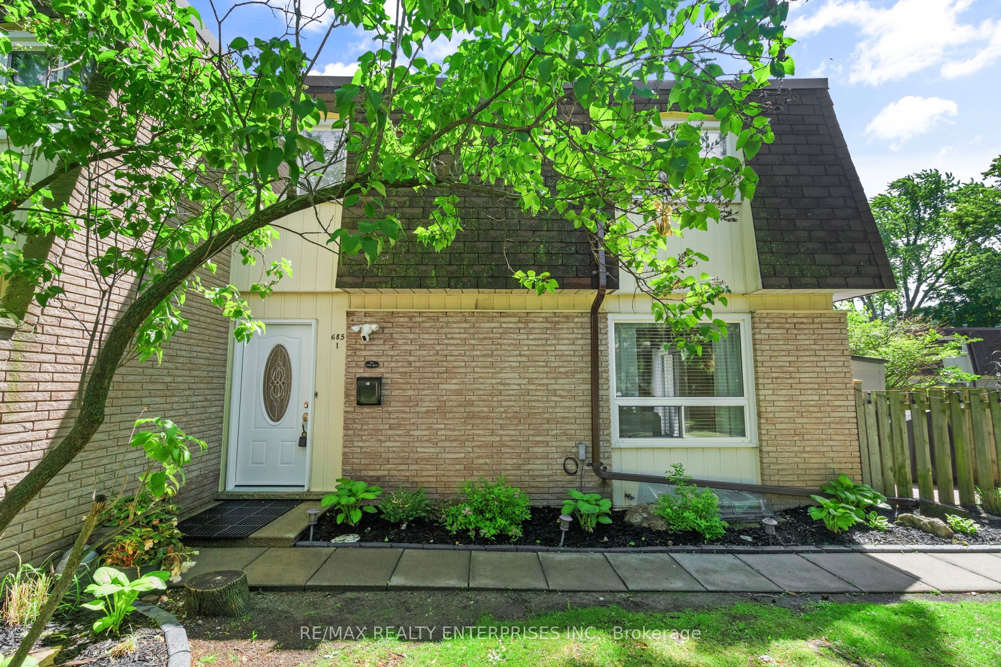 685 Francis Road 1