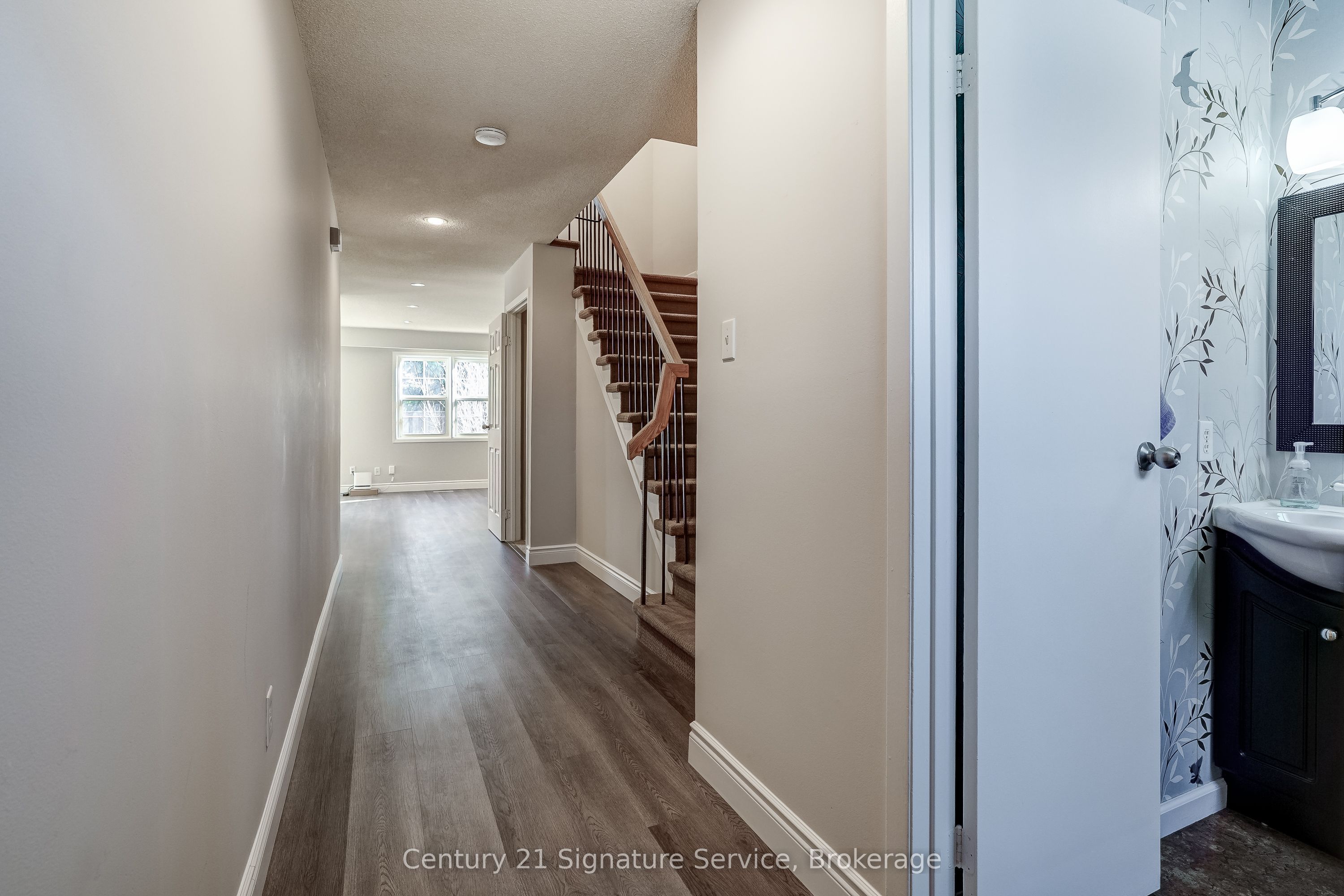 1951 Rathburn Road E 177