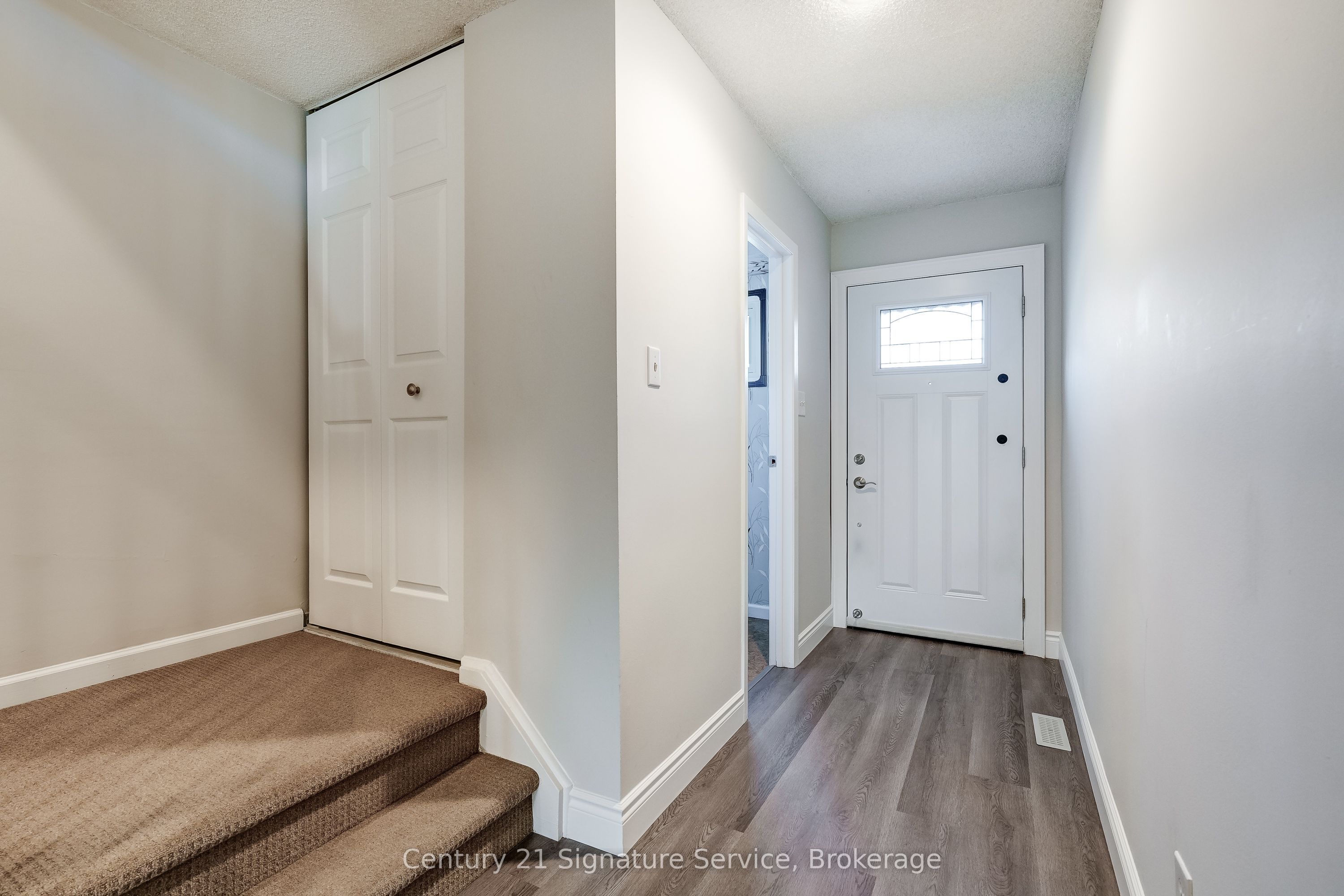 1951 Rathburn Road E 177