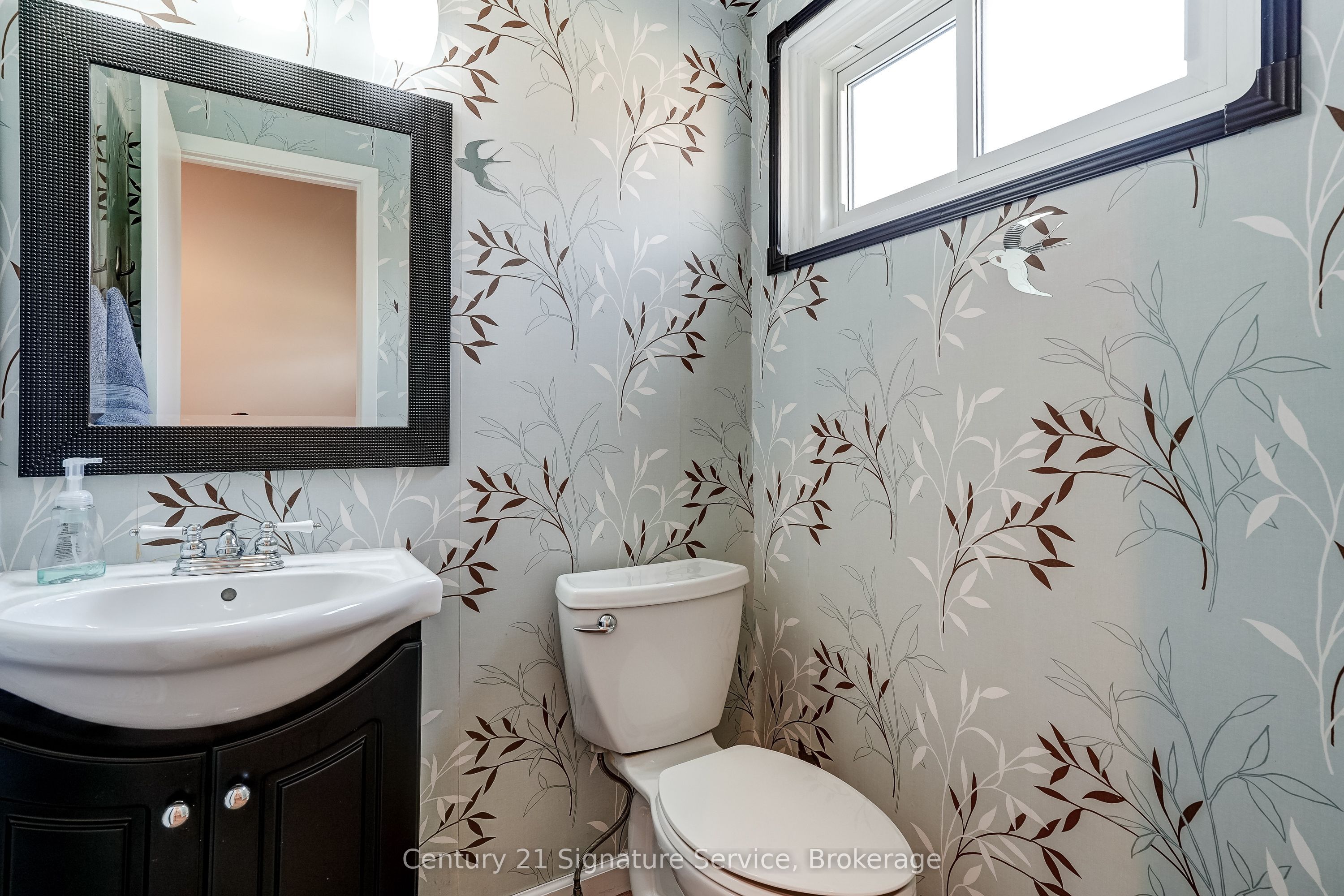 1951 Rathburn Road E 177