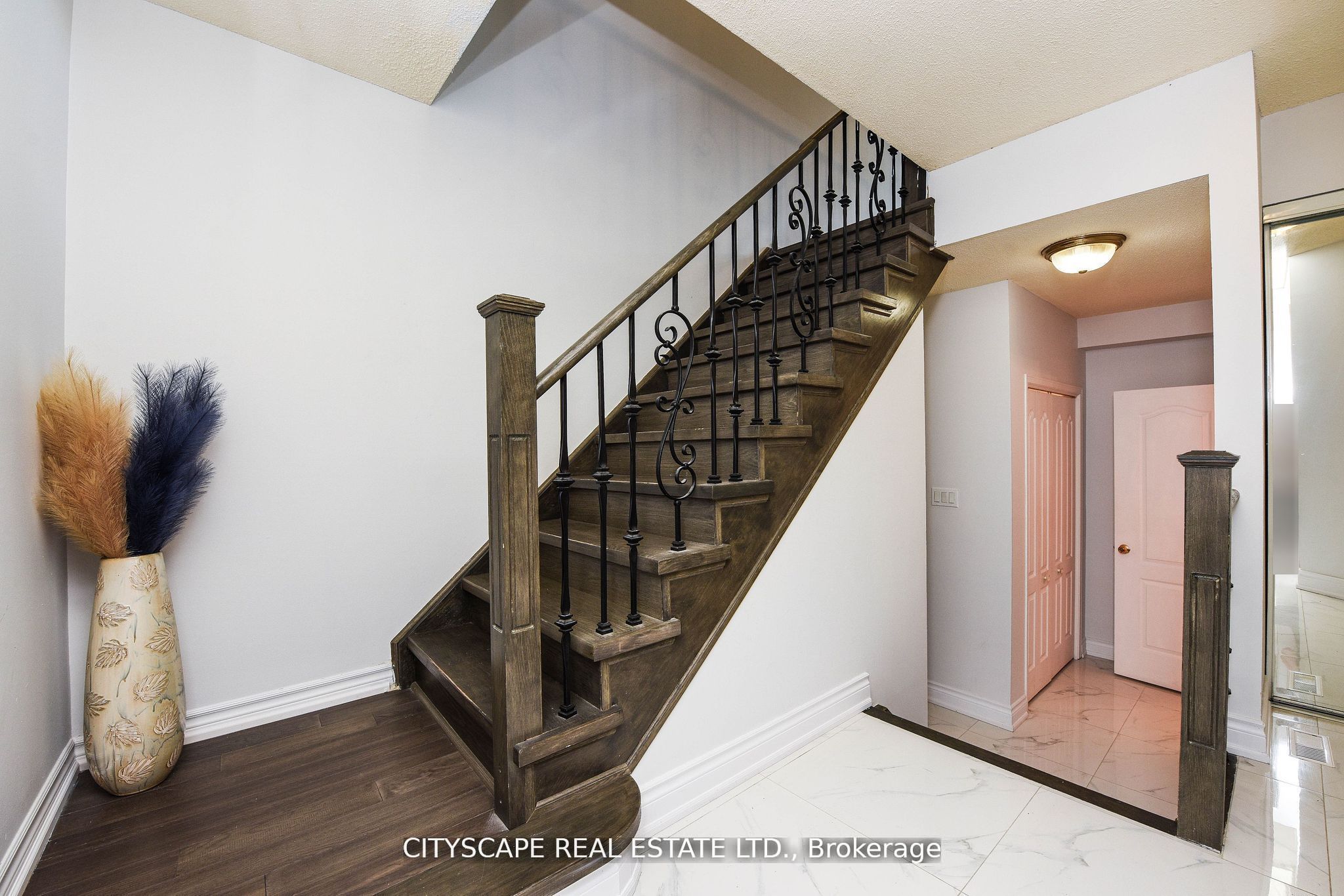 6037 Clover Ridge Crescent