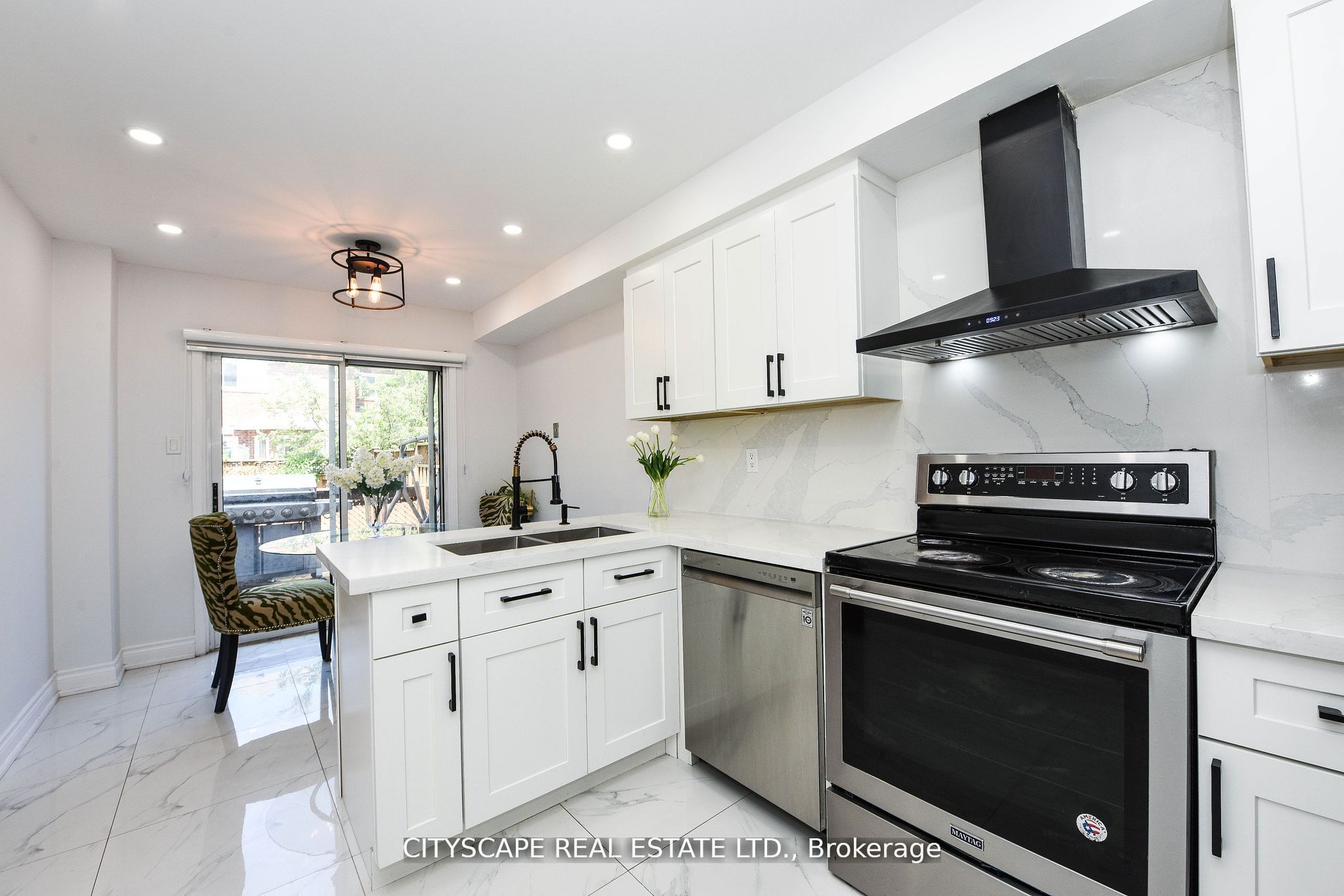 6037 Clover Ridge Crescent
