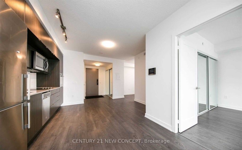 Photo of 10 York Street #1404, Toronto, ON M5J 0E1 (MLS # C13726040)