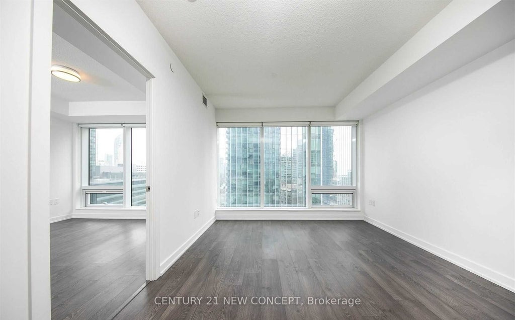 Photo of 10 York Street #1404, Toronto, ON M5J 0E1 (MLS # C13726040)