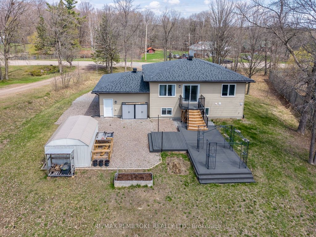 Photo of 166 Golf Course Road, Laurentian Valley, ON K8A 7B1 (MLS # X13093320)