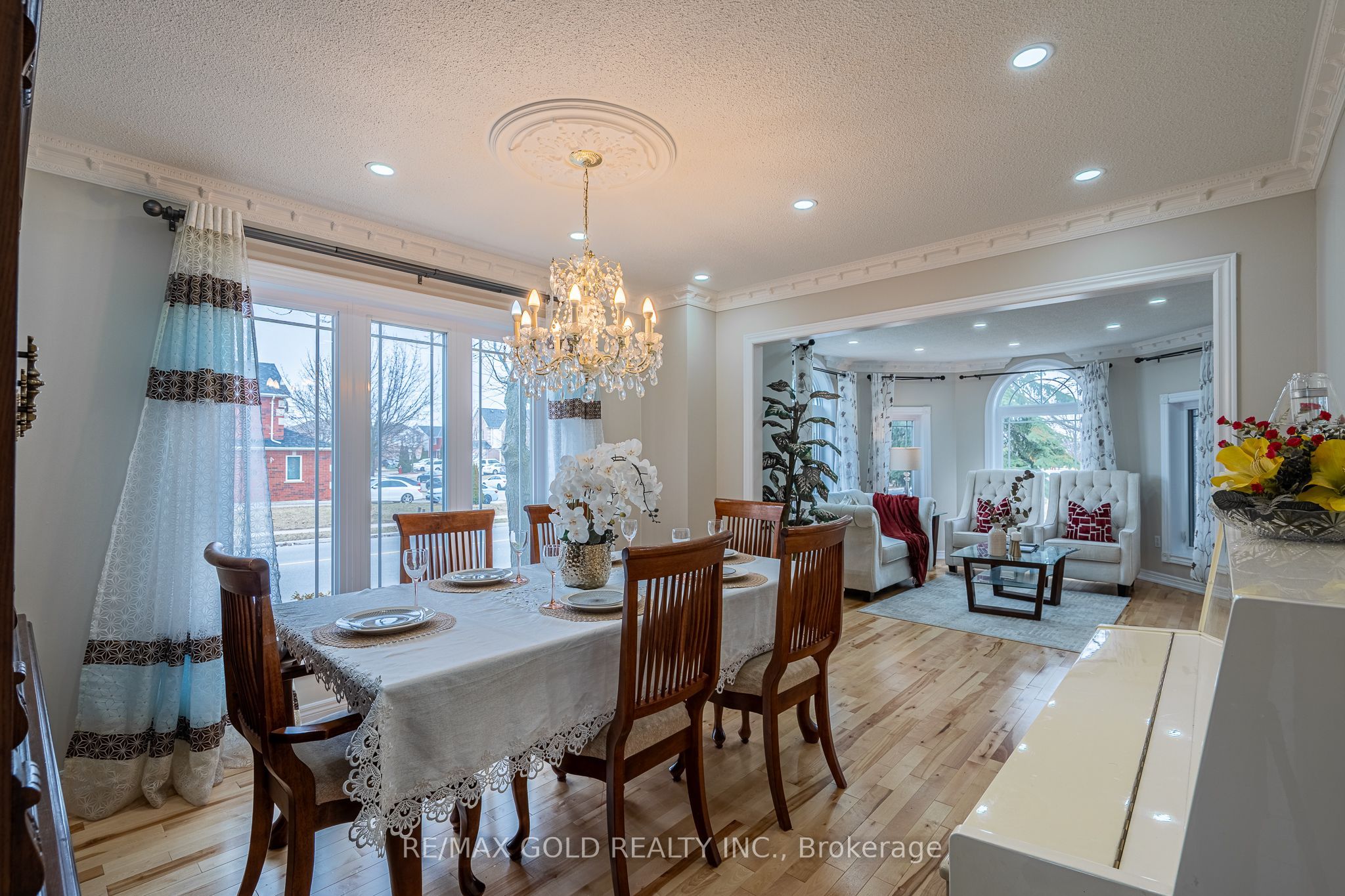 1 Sprucelands Avenue