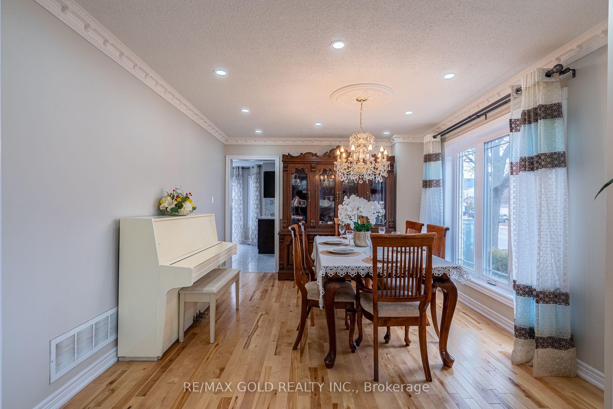 1 Sprucelands Avenue