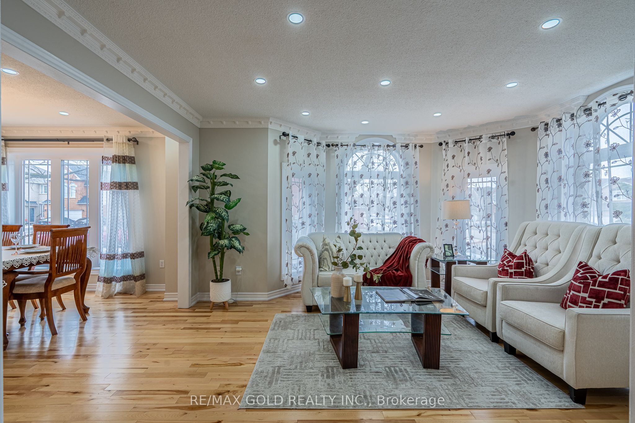 1 Sprucelands Avenue