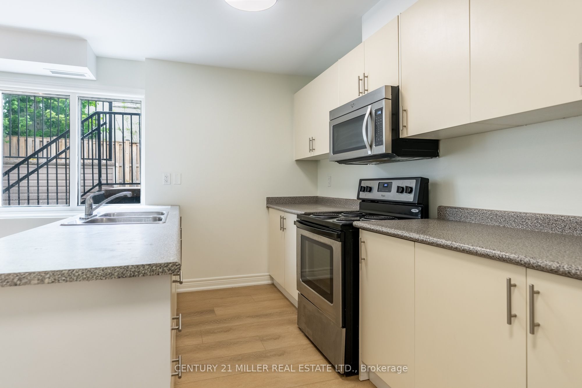 174 Bronte Street S 101