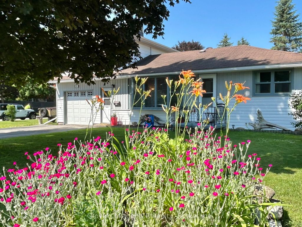 Photo of 48 4th Avenue W, Owen Sound, ON N4K 4V2 (MLS # X12791810)