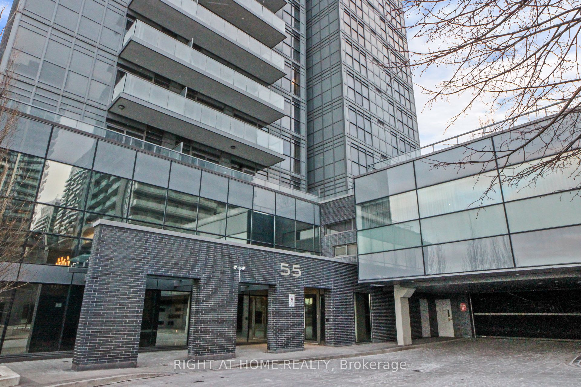 55 Oneida Crescent PH08