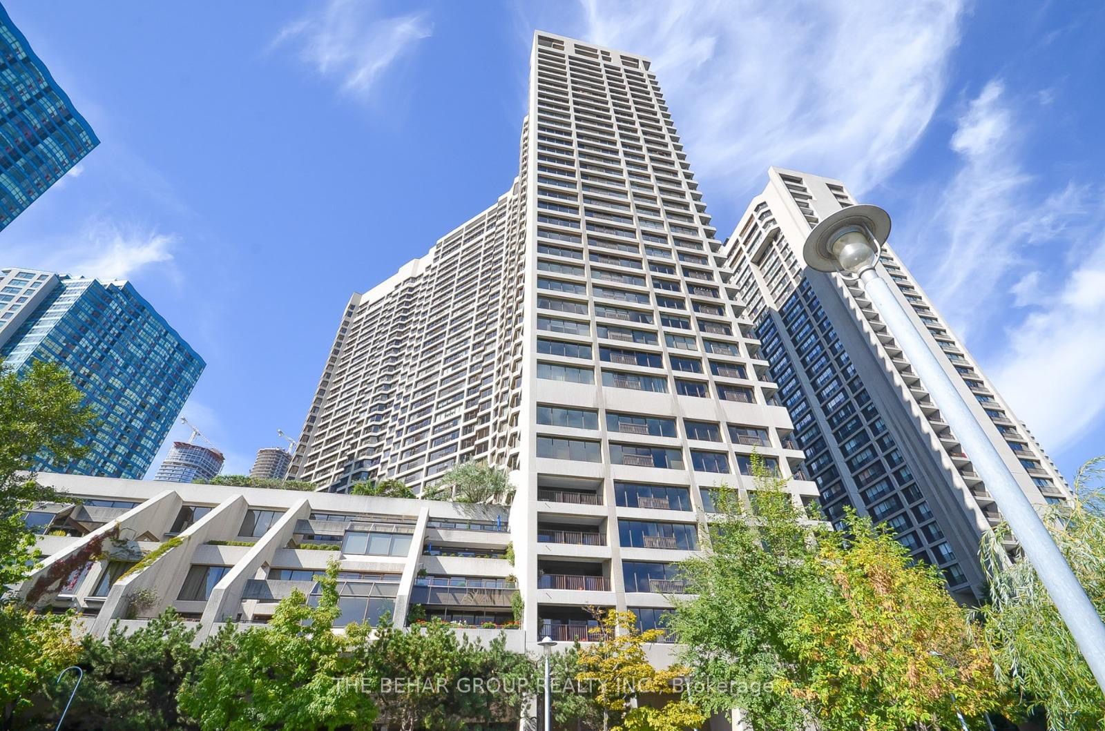 65 Harbour Square 1709