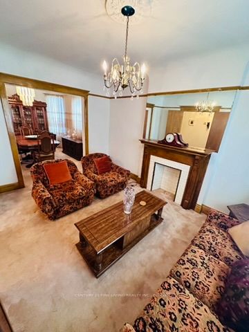 382 Roxton Road