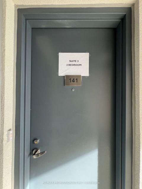 62 Dixfield Drive 141 Toronto ON M9C 3W1