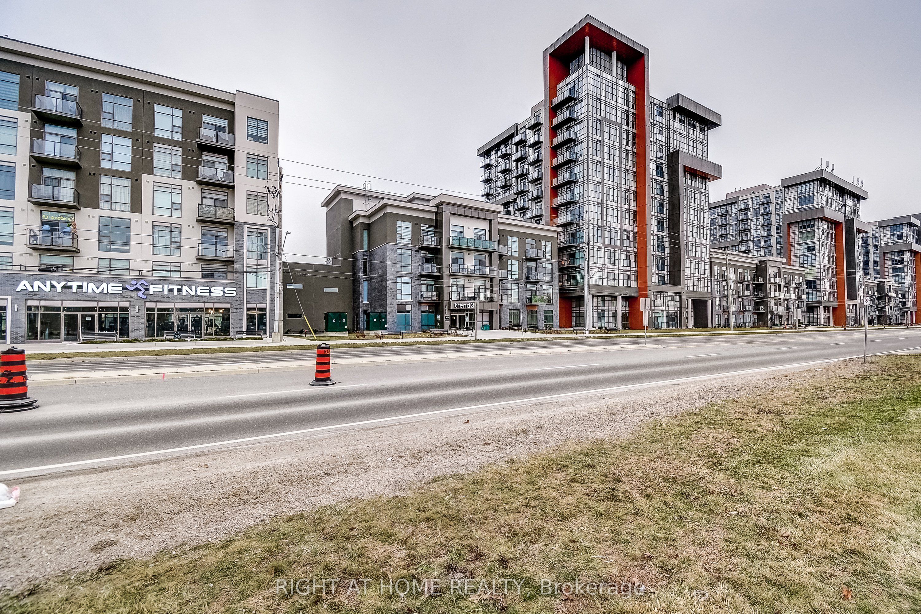 470 Dundas Street E 604