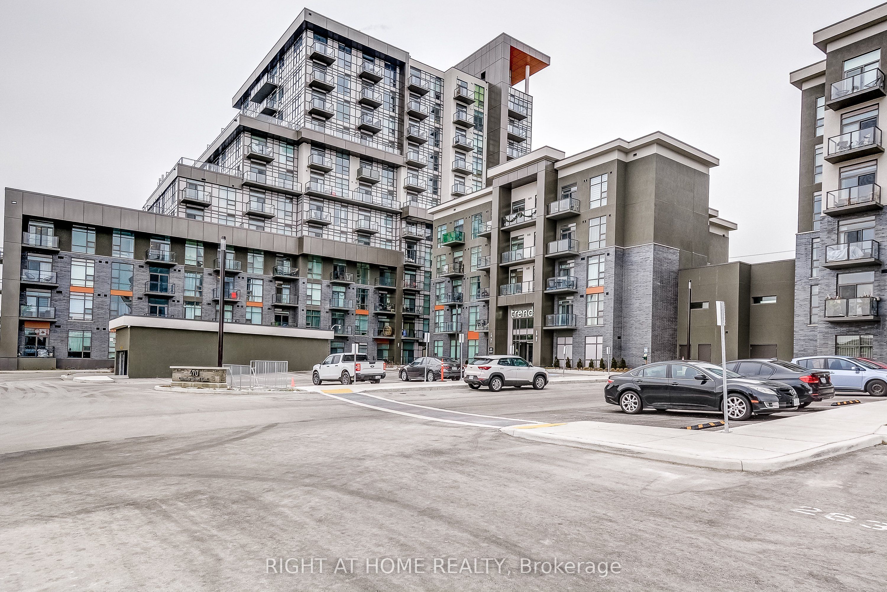 470 Dundas Street E 604