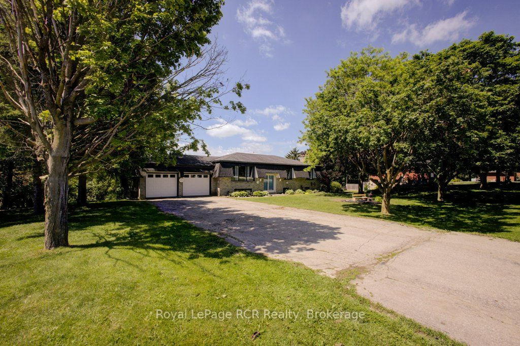 Photo of 15 Booth Street E, Mapleton, ON N0G 2K0 (MLS # X13462444)
