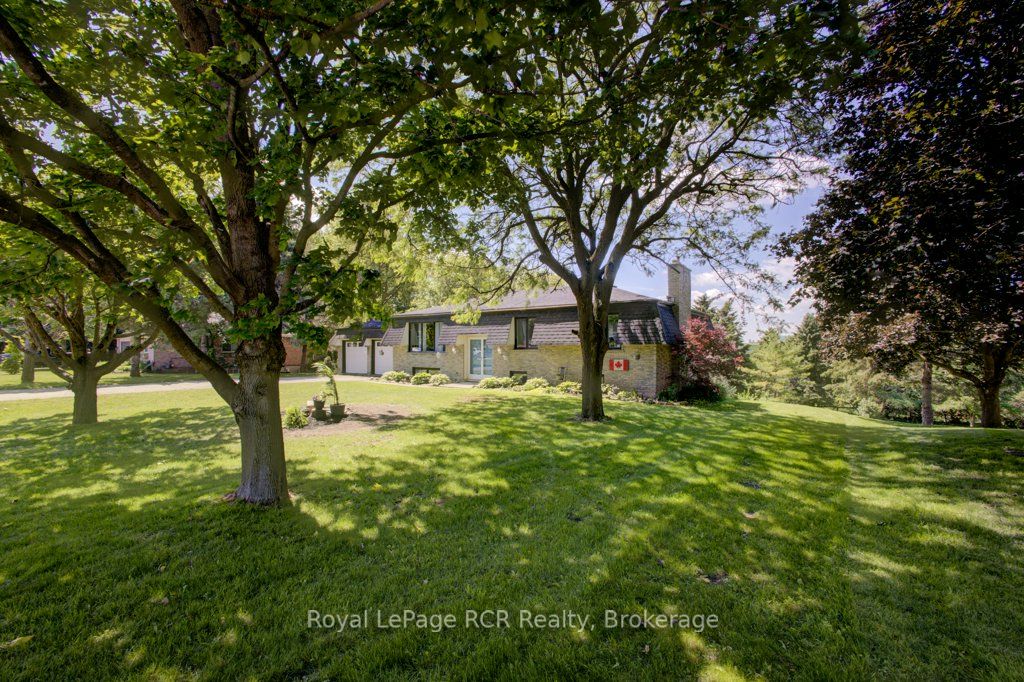 Photo of 15 Booth Street E, Mapleton, ON N0G 2K0 (MLS # X13462444)