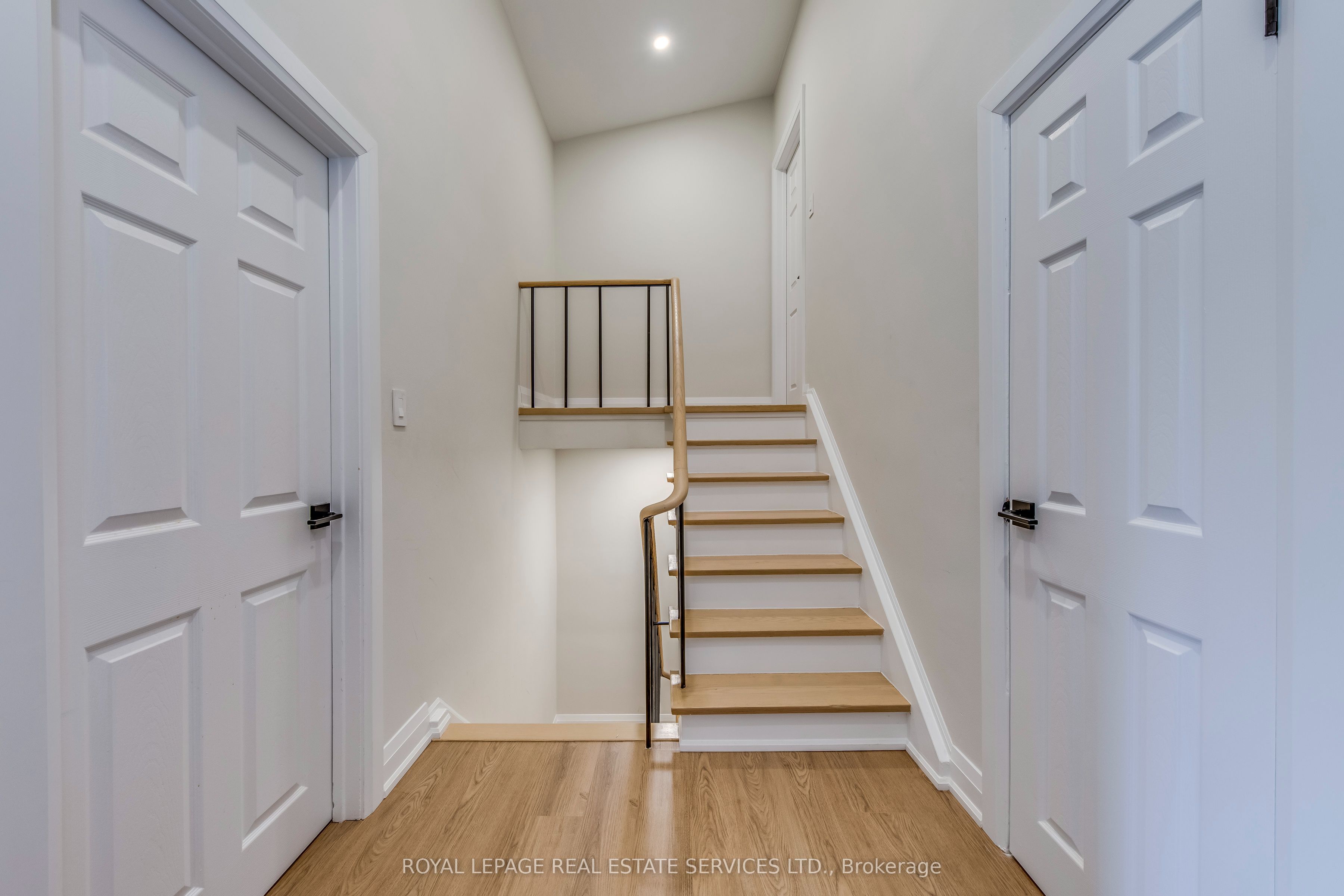 3308 The Credit Woodlands N/A 9