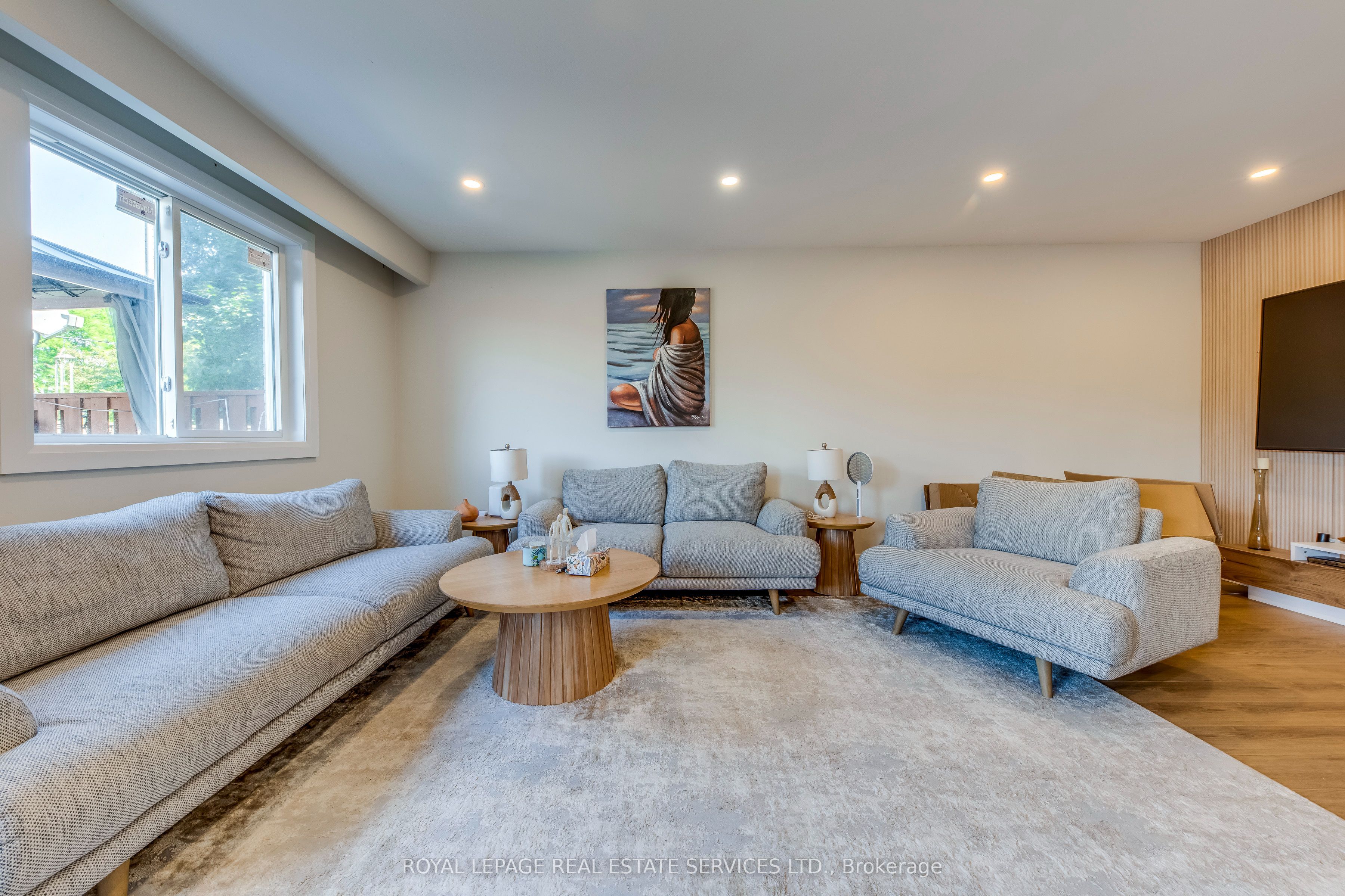 3308 The Credit Woodlands N/A 9