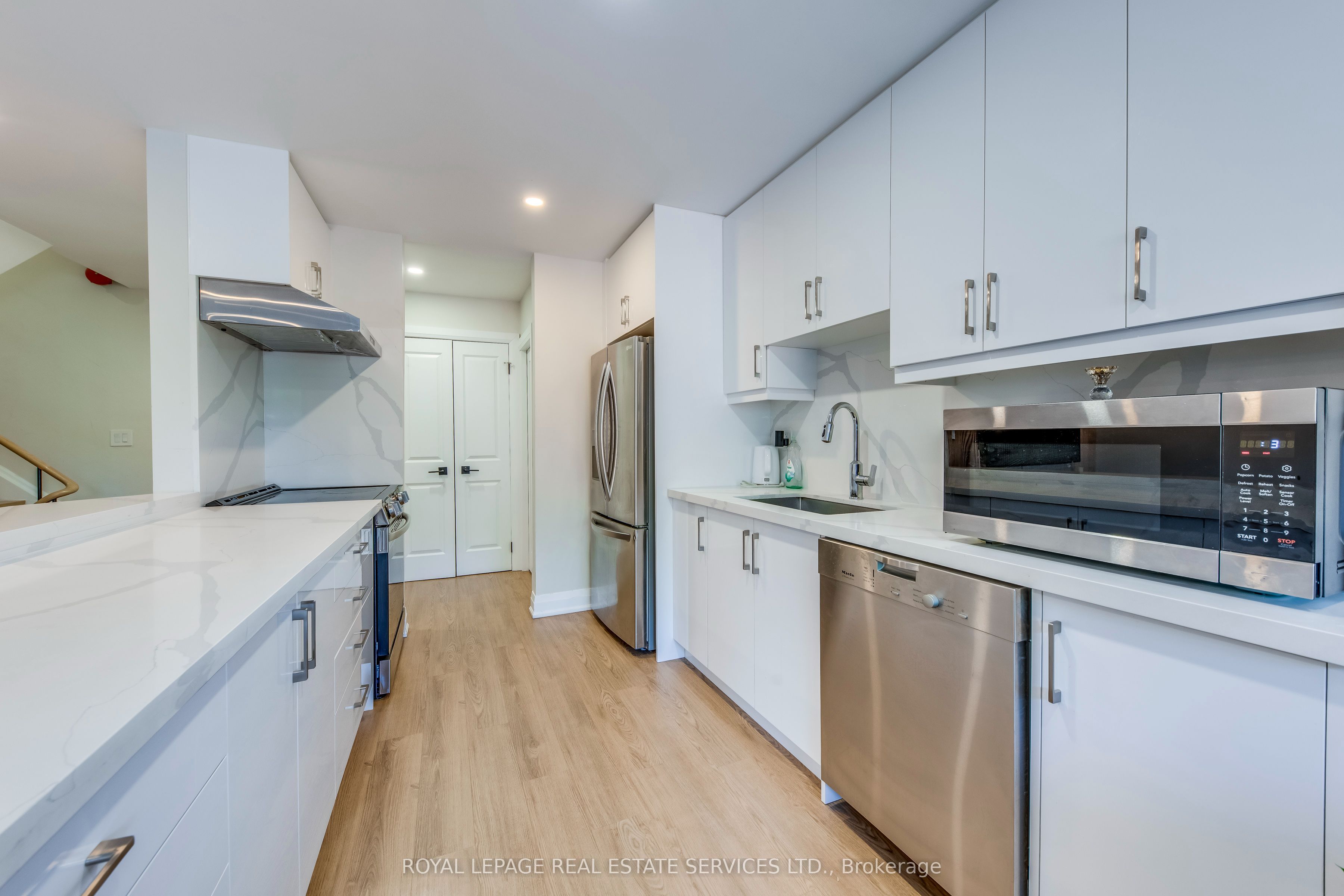 3308 The Credit Woodlands N/A 9