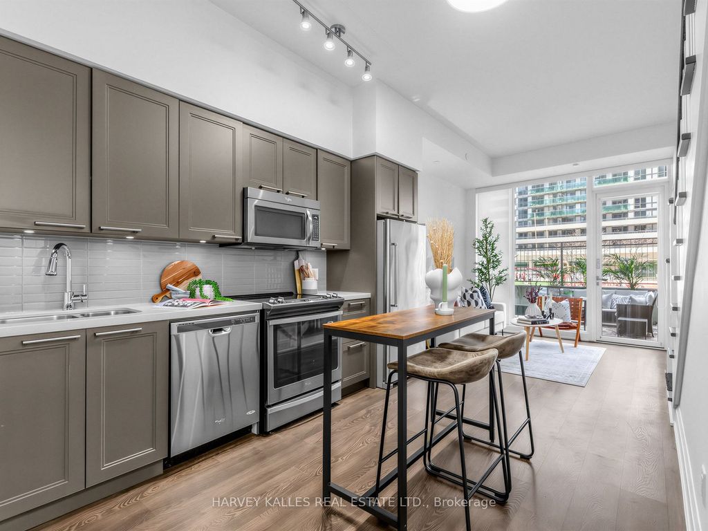 Photo of 30 Roehampton Avenue #TH 13, Toronto, ON M4P 1R2 (MLS # C13052824)