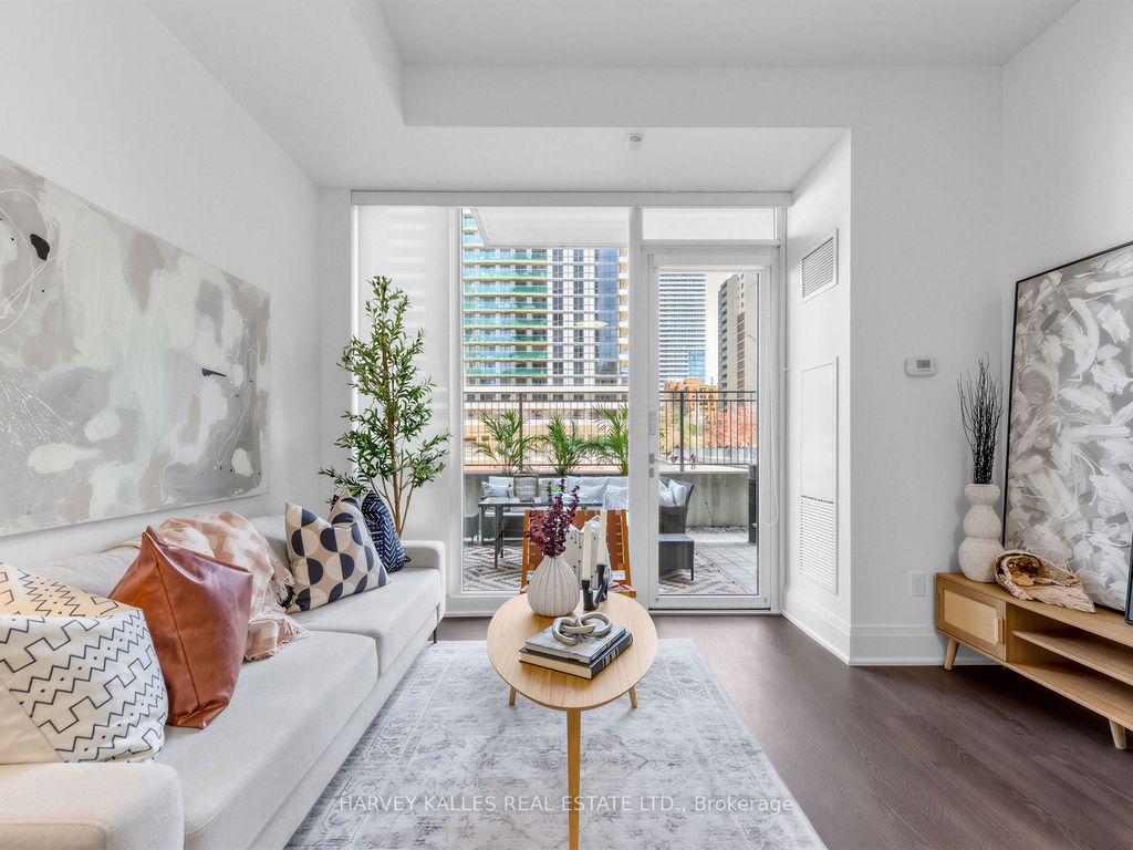 Photo of 30 Roehampton Avenue #TH 13, Toronto, ON M4P 1R2 (MLS # C13052824)