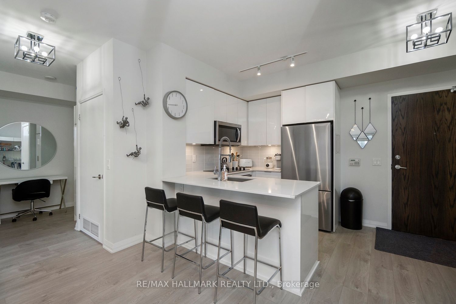 99 Eagle Rock Way 729