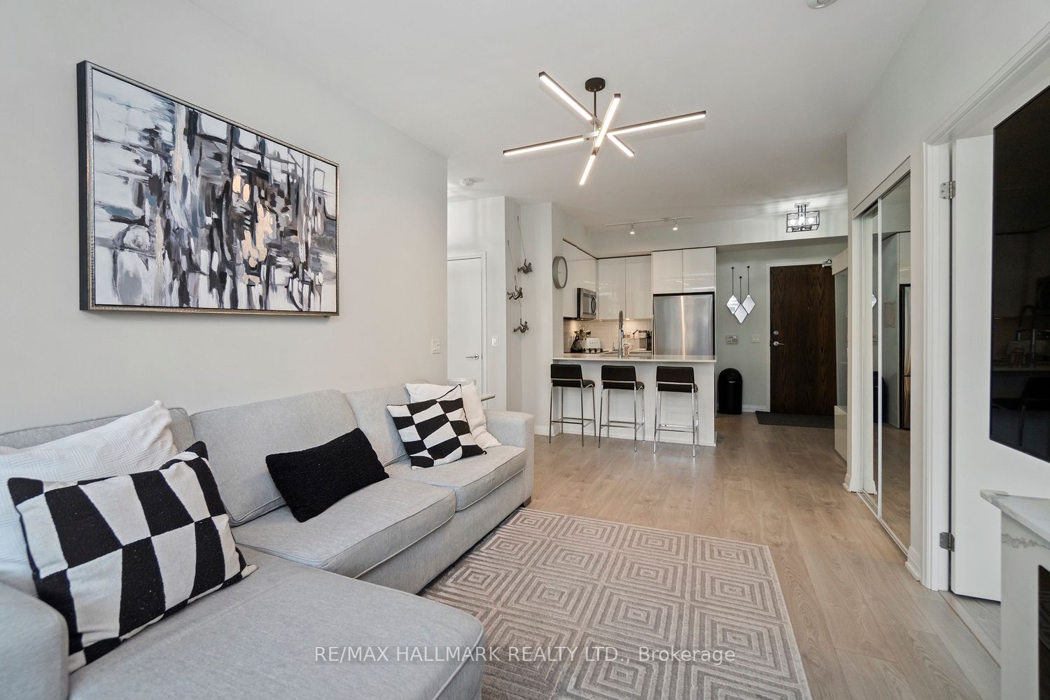 99 Eagle Rock Way 729
