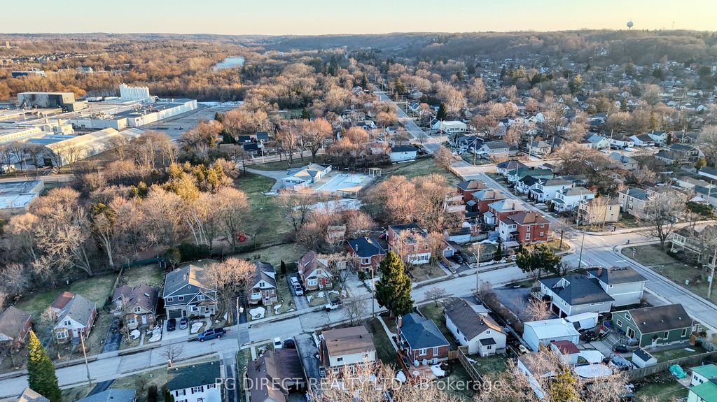 Photo of 35 Francis Street, Cambridge, ON N1S 1Z6 (MLS # X12869122)