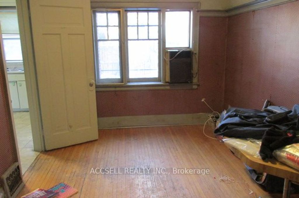 Photo of 53 Arlington Avenue N, Toronto, ON M6G 3K9 (MLS # C13138210)