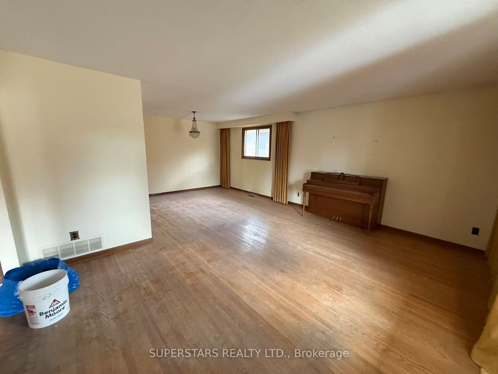 31 Fred Varley Dr (Upper) N/A