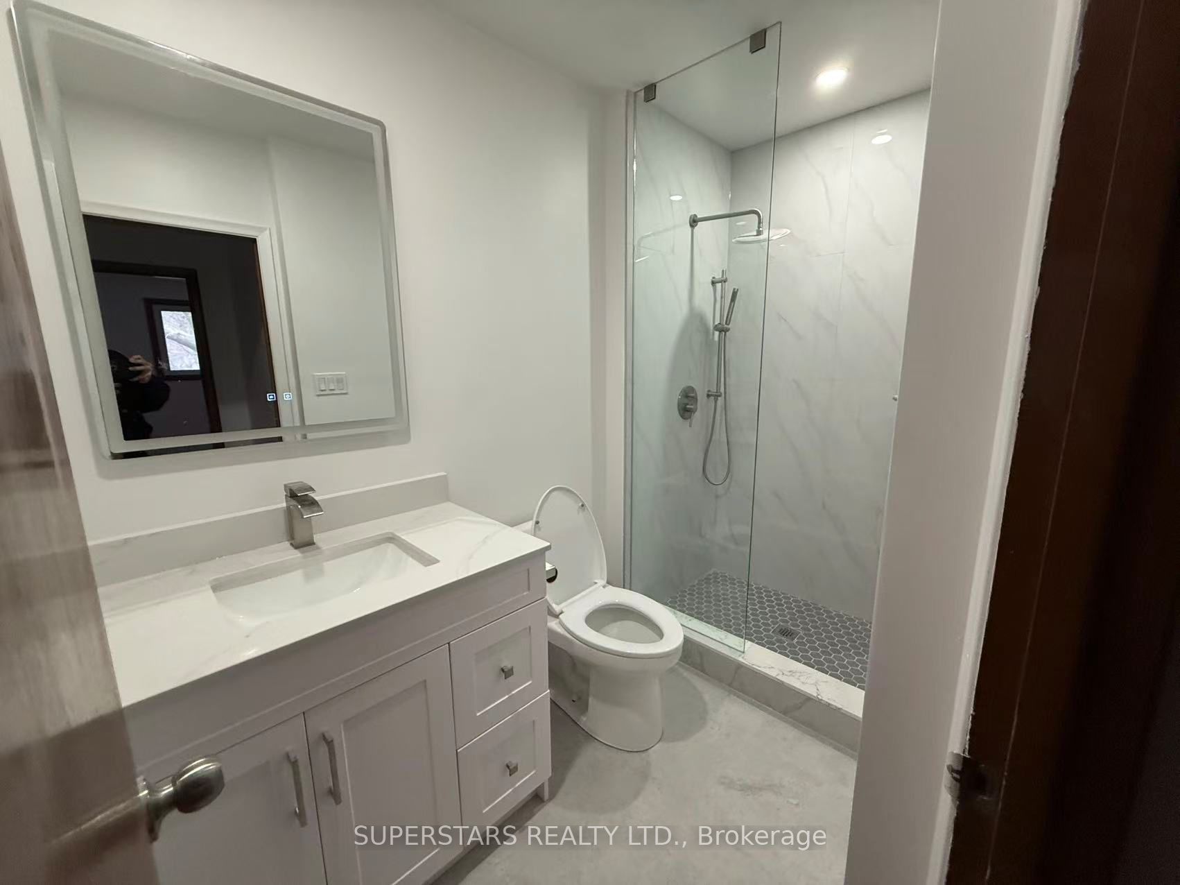 31 Fred Varley Dr (Upper) N/A