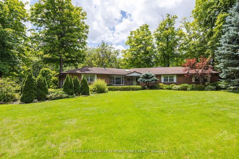 3 Ahorn Grove Markham ON L6C 1C8