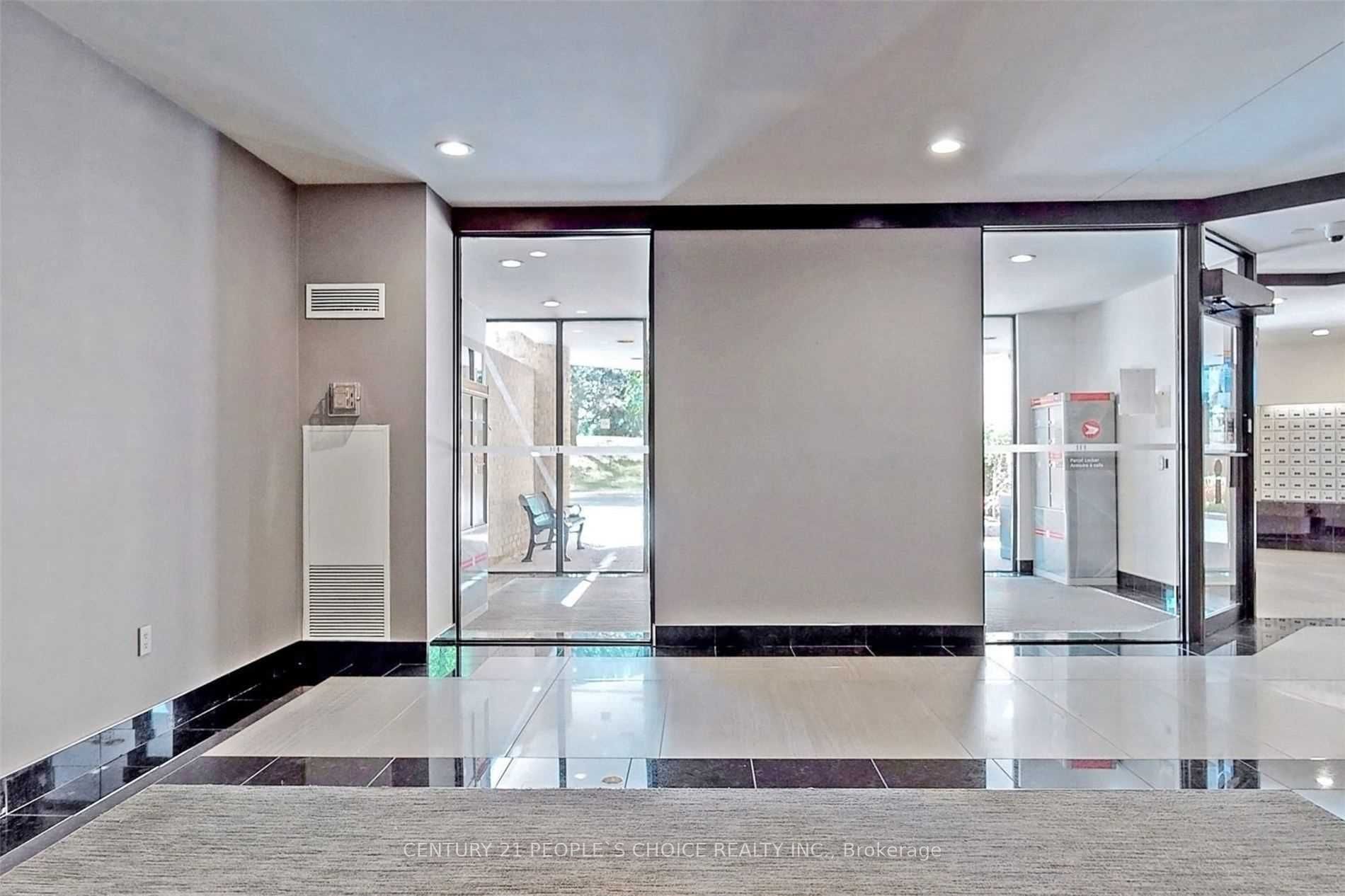 7601 Bathurst Street 1105