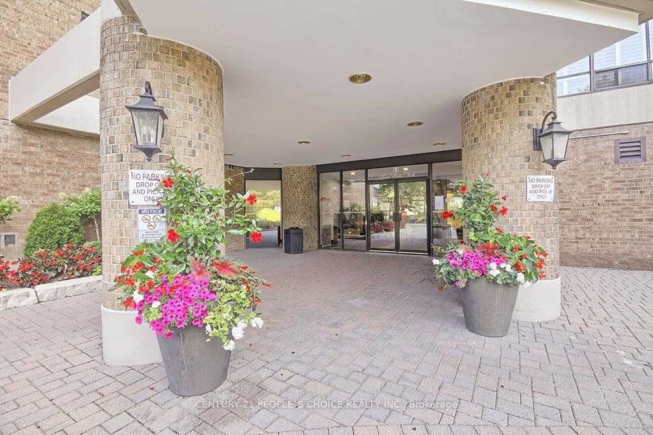 7601 Bathurst Street 1105