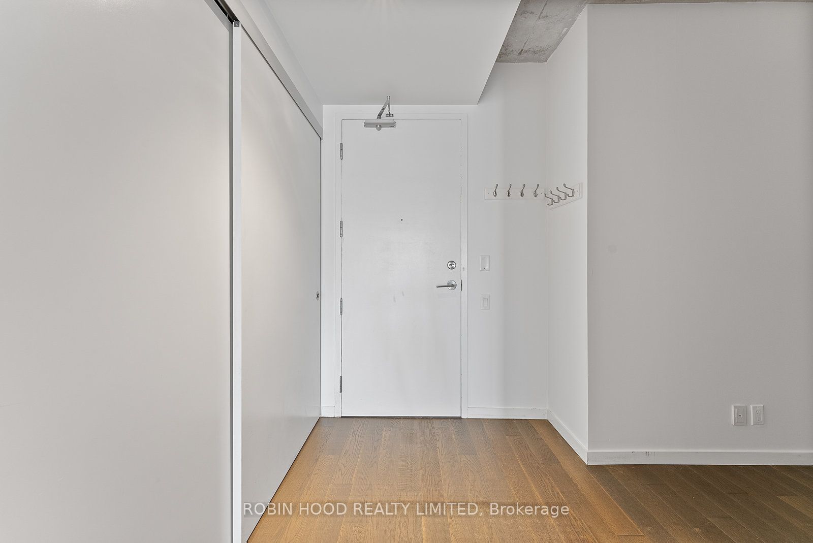 383 Sorauren Avenue 511