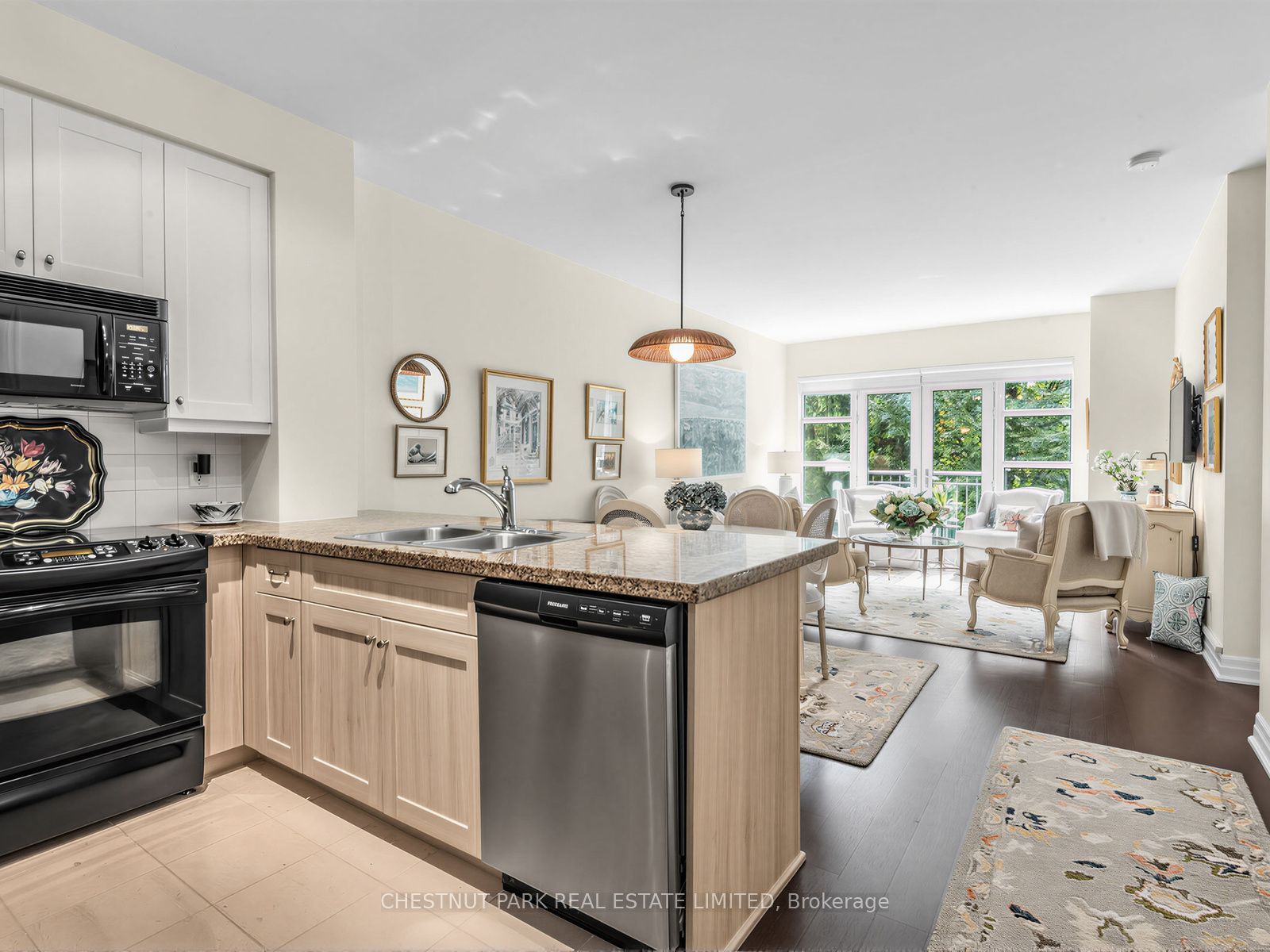 2855 Bloor Street W 311