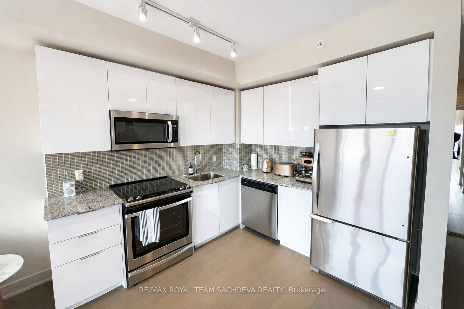 30 Shore Breeze Drive 5810