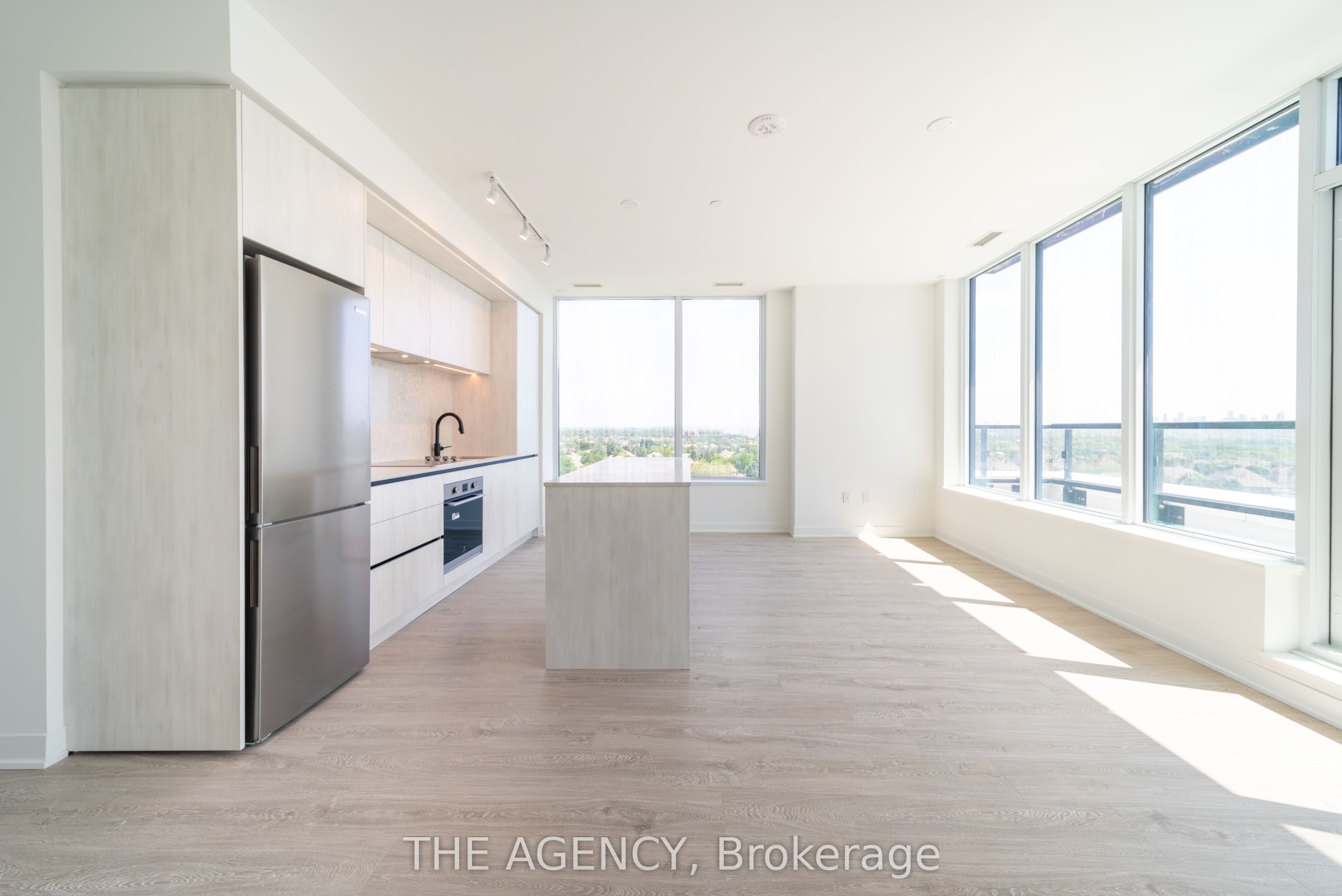 2495 Eglinton Avenue W 810