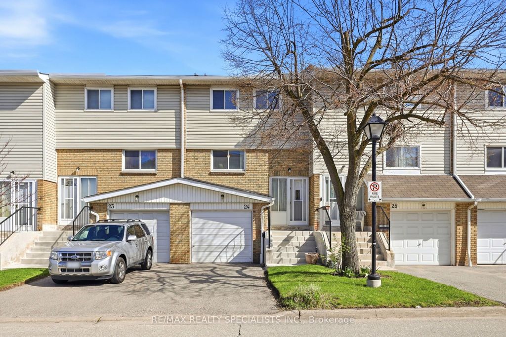Photo of 24 Lincoln Court E, Brampton, ON L6T 3Z2 (MLS # W13076556)