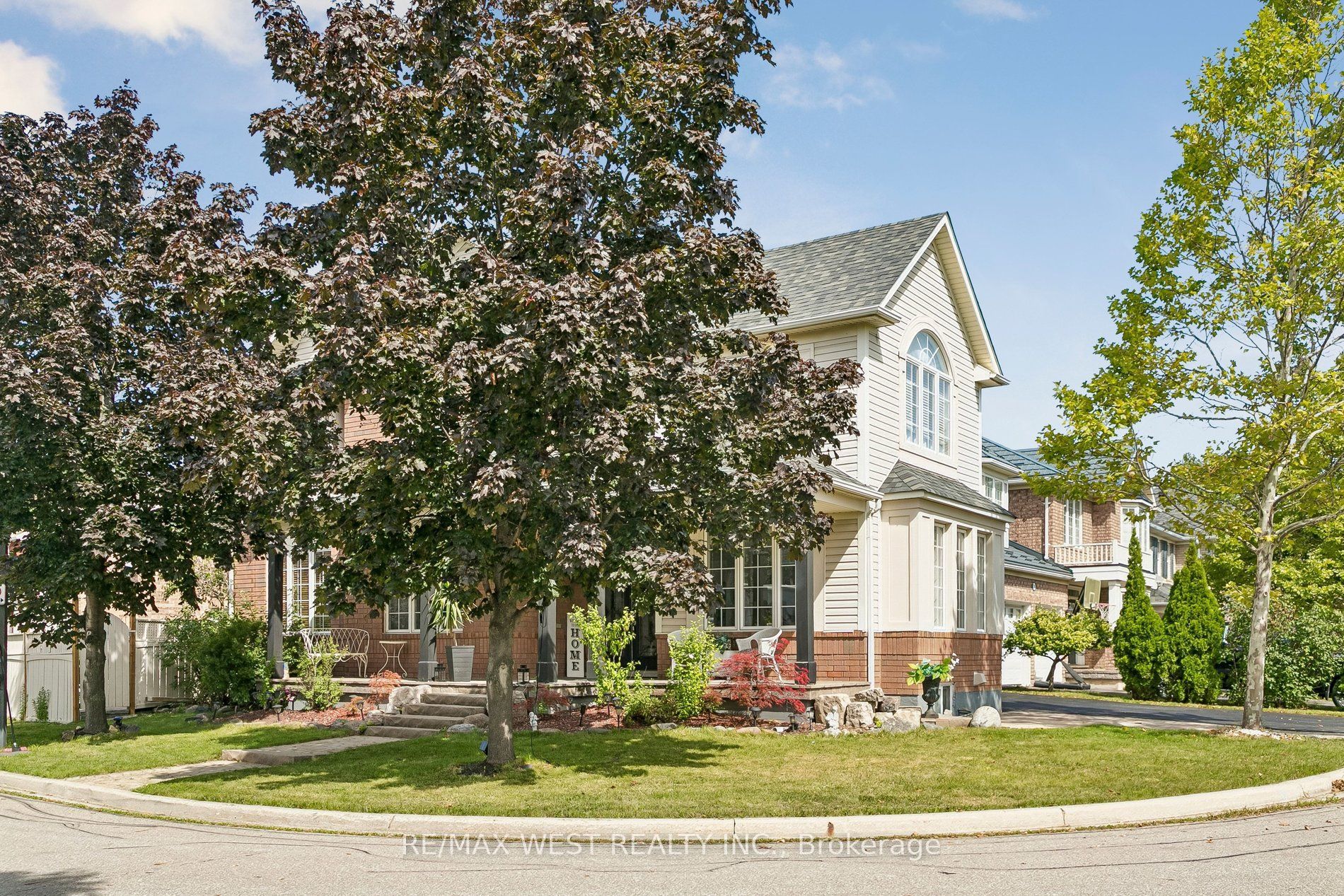 737 Turrell Crescent
