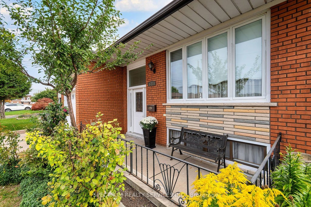 Photo of 37 Jocada Road, Toronto, ON M6L 2J4 (MLS # W13846808)
