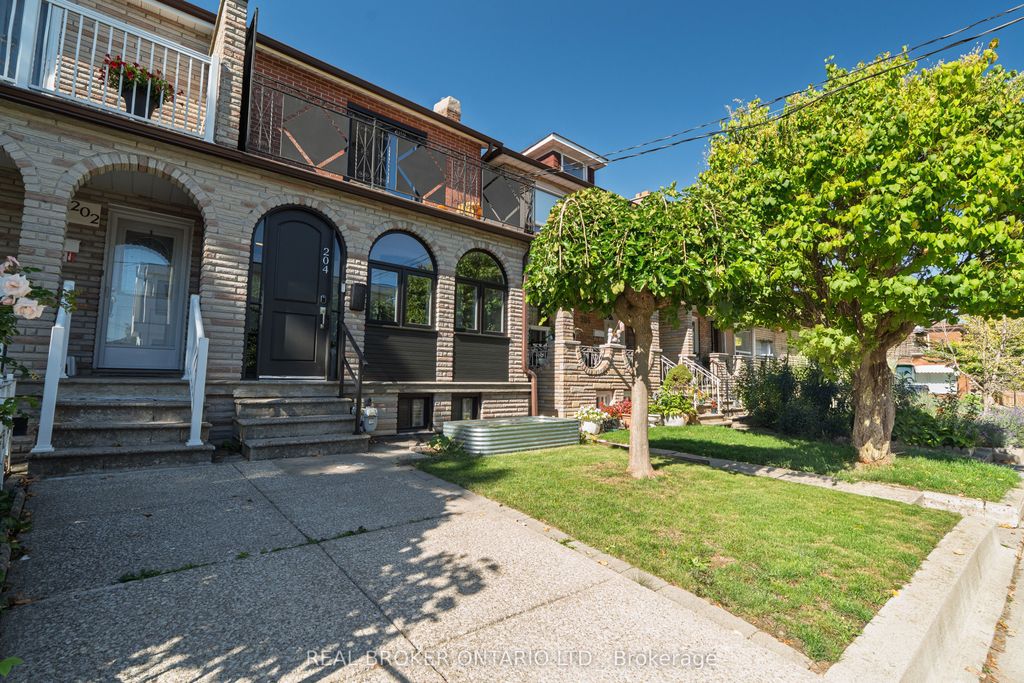 Photo of 204 W Earlscourt Avenue W, Toronto, ON M6E 4B1 (MLS # W12434979)